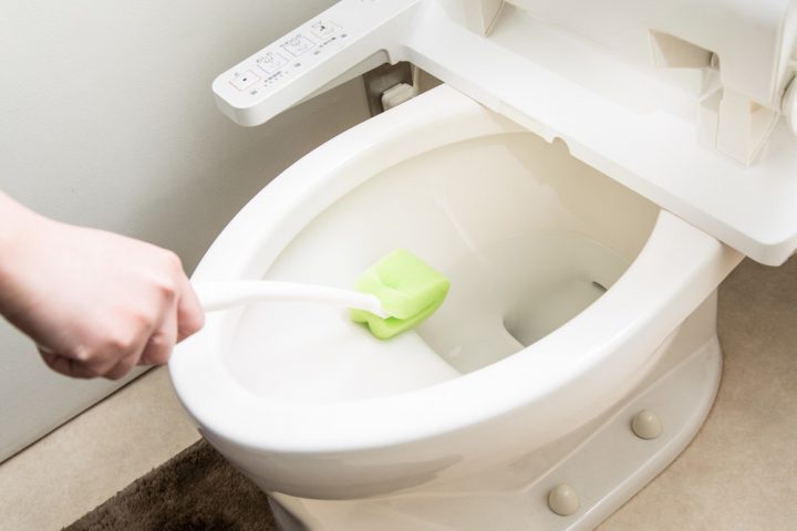 トイレ掃除の方法を解説 汚れ 臭いの原因を知ってもっとキレイに For Your Life