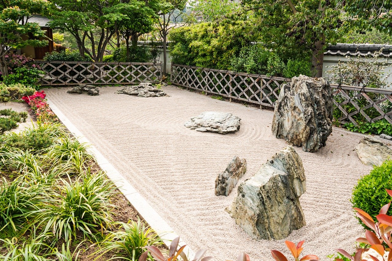 青石 庭石 景石 日本庭園 造園 枯山水 庭 おとなしい