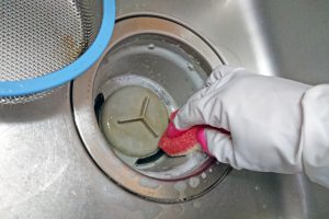 【排水口の掃除】キッチンやお風呂など場所別の掃除方法やつまったときの対処法