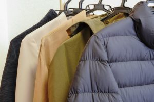 冬物の収納方法を解説。かさばる衣類をコンパクトにしまう方法は？