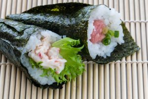 【手巻き寿司のレシピ】巻きす不要の作り方も紹介