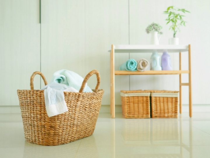 ポリエステル衣類の洗濯方法・注意点を紹介！洗濯機と手洗いはどちらがおすすめ？